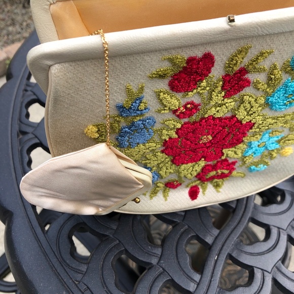 Vintage Needlepoint Handbag in rich hues. Must see - Picture 4 of 11
